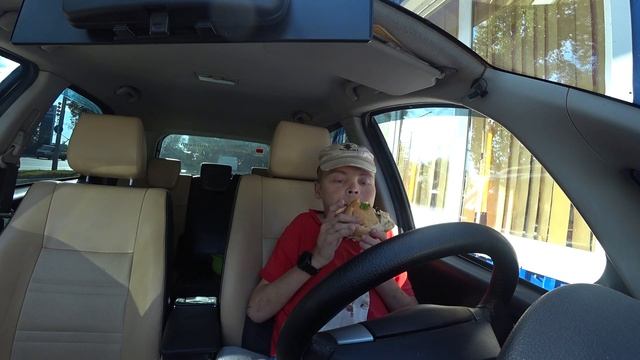 Влог,Простой День из моей Жизни.Ем Сэндвич с куриным рулетом.