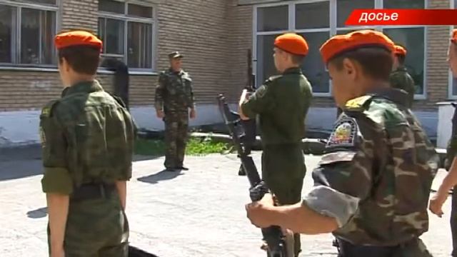 К защите Родины готовы, и возраст не помеха. Первую кадетскую присягу вместе приняли студенты смотреть онлайн