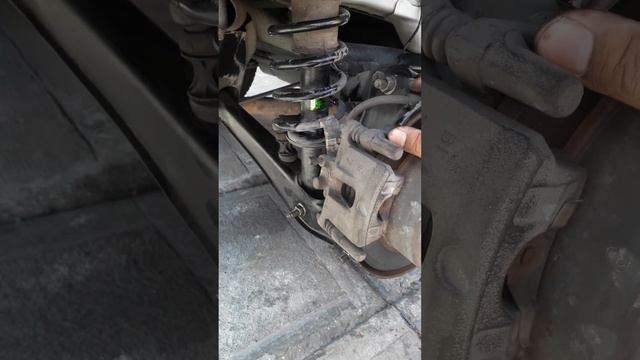 Dodge caliber ruido chillido en la suspensión trasera parte 1 смотреть онлайн