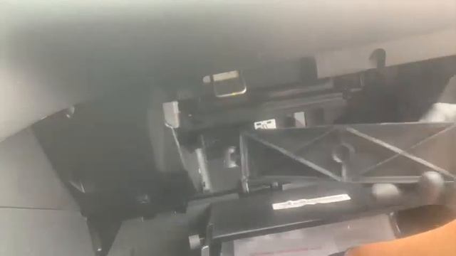 Dodge Grand Caravan Cabin Air Filter Removal смотреть онлайн