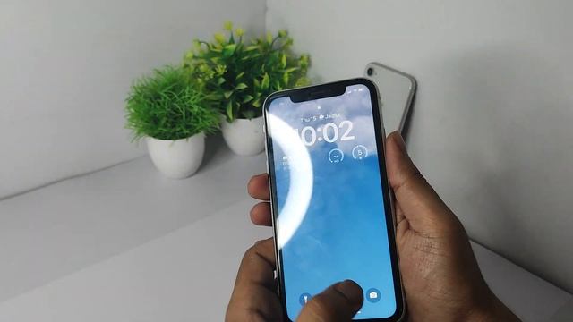 I Got iOS 16 Update in my iPhone Xr || Really Smooth Software Experience!! смотреть онлайн