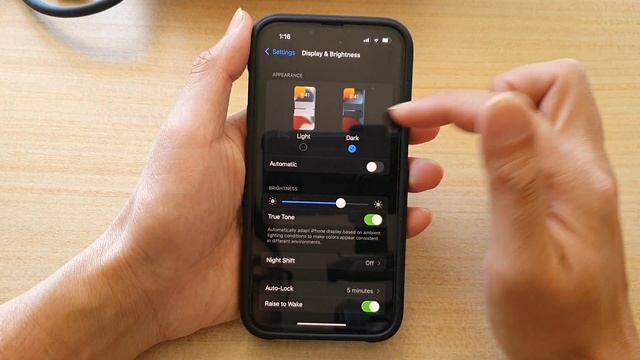 iPhone 13/13 Pro: How to Set Display Appearance to Light or Dark Mode смотреть онлайн