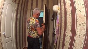 УСТАНОВИЛИ  ДВЕРЬ .