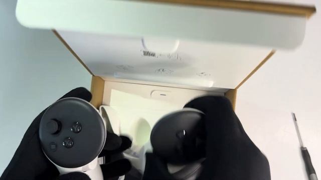 Unboxing Meta Quest 3: Sleek Design Meets Virtual Worlds смотреть онлайн