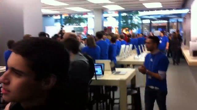 Apple Store Opening at CentrO Mall Oberhausen Germany - First One Going Inside смотреть онлайн