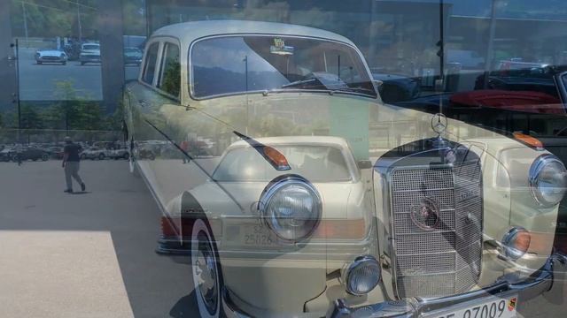 Oldtimer Cars at the Swiss Classic World 2023 (Lucerne, Switzerland) смотреть онлайн