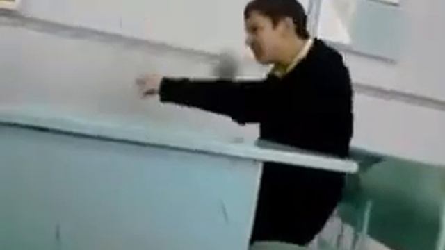 Пацан жжёт на уроке смотреть онлайн