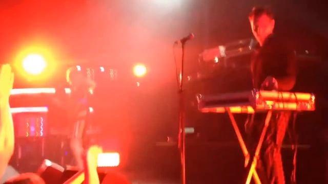 Gus Gus - Breaking Down (live)