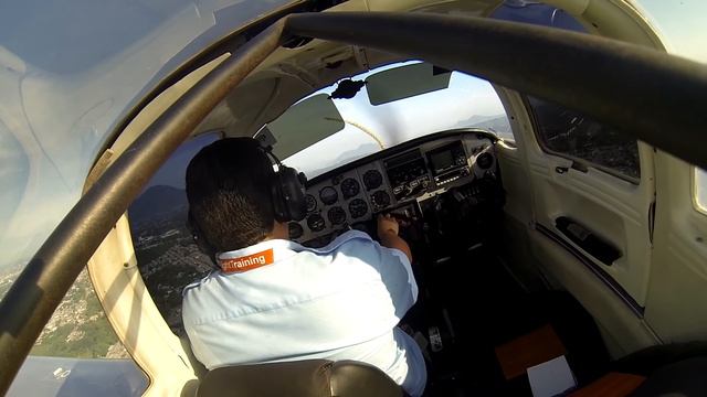 First Solo Flight! - Piper PA-38 Tomahawk. смотреть онлайн