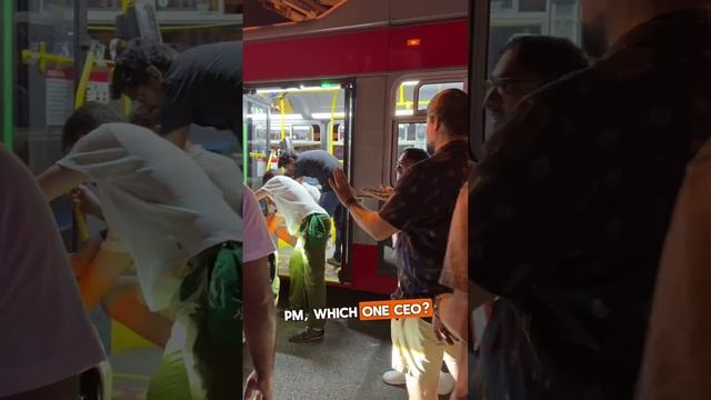 Freddy_Vega_A_Waymo_car_driven_by_AI_crashed_with_a_Muni_bus_driven смотреть онлайн