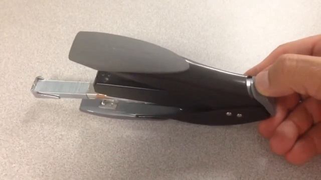 Swingline SmartTouch Compact Stapler, Reduced Effort смотреть онлайн