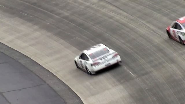 Radioactive: Довер - "Тебе (ругательство) лучше бы танцевать танец дождя". | ГОНОЧНЫЙ ЦЕНТР NASCAR смотреть онлайн