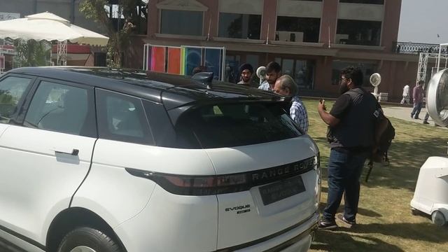 New Land Rover Range Rover Evoque Walkaround Review | ZigWheels.com смотреть онлайн