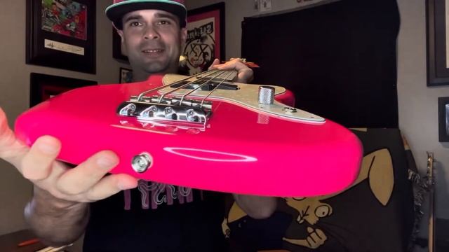 HMNIM Mark Hoppus Signature Fender Custom Jaguar Bass Unboxing смотреть онлайн