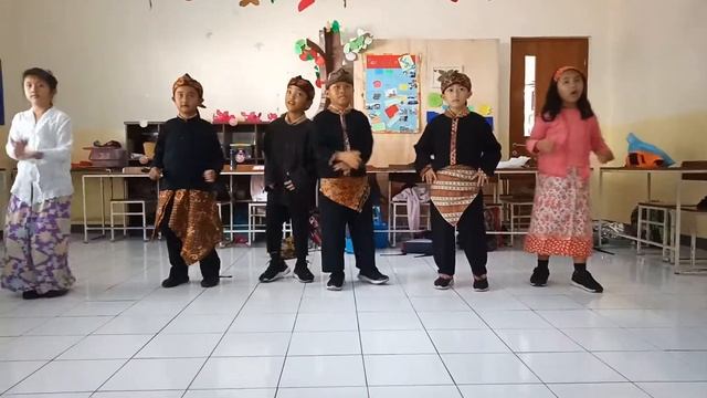 Gundul Pacul - SD Yos Sudarso смотреть онлайн