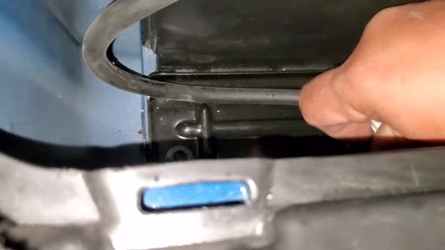 How to: Install a Battery on a 2013 Jeep Grand Cherokee смотреть онлайн