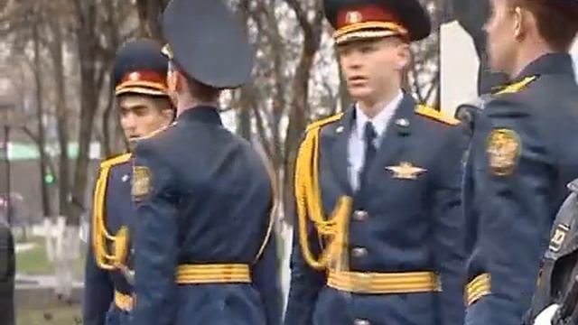 Память погибших полицейских почтили в Вологде смотреть онлайн