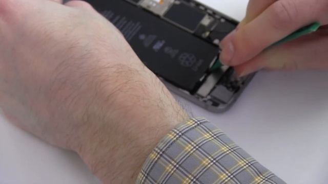 How to Replace Your Apple iPhone 6s A1688 Battery смотреть онлайн