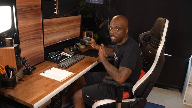 2022 Desk Setup Tour ft. M1 Ultra Mac Studio, Rodecaster Pro 2 & More смотреть онлайн