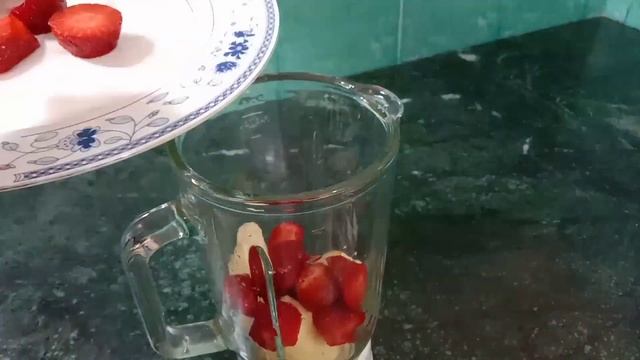 Strawberry milkshake recipe | Strawberry banana apple milk shake By Best Food for ever смотреть онлайн