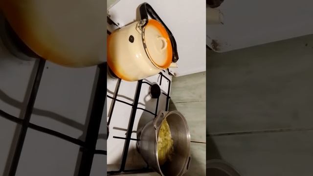 кто знает это кушает как называется хороший сюрприз смотреть онлайн