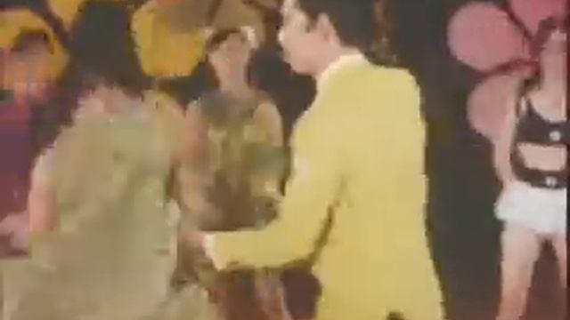 Josephine Siao 蕭芳芳 sings Brian Hyland Sealed With A Kiss смотреть онлайн