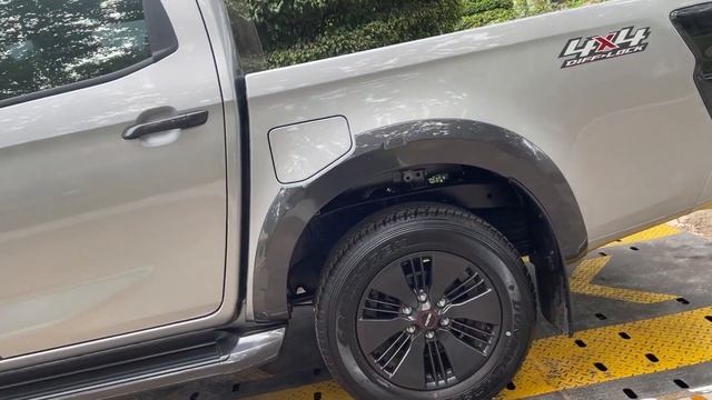 Bàn Giao ISUZU D-MAX 1.9 AT TYPE Z 4x4 Về Với Bình Phước смотреть онлайн
