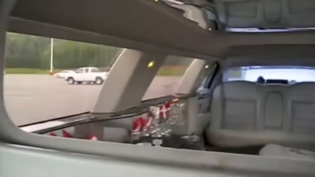 2000 Lincoln Town Car Limousine Start Up, Engine, and In Depth Tour смотреть онлайн