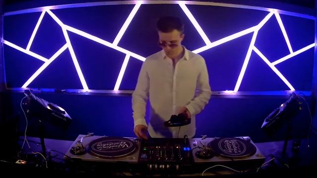Oliver Zimer - U-Night STAY at HOME (21.04.2020) смотреть онлайн