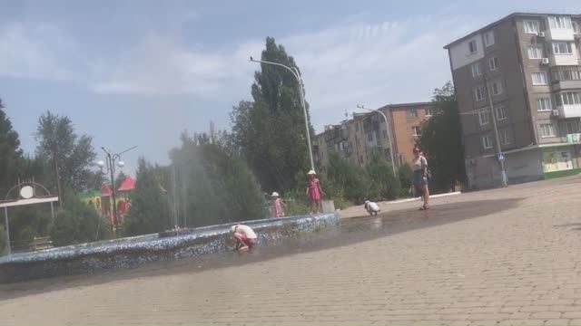 Днепрорудный. Фонтан. Дети. смотреть онлайн