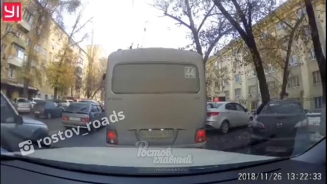 Парни выпрыгнули из маршрутки, чтобы не платить 26.11.2018 Ростов-на-Дону Главный смотреть онлайн