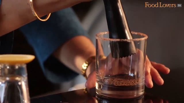 How to Turn Apple Pie Into A Delicious Cocktail | Food Lovers смотреть онлайн