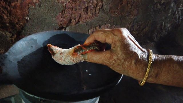 Fish fry with 70 years grandma || village life || sweet shilpa kannada vlogs смотреть онлайн