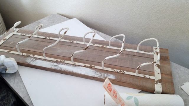 HOW TO MAKE A REFURBISH TOWEL RACK LOOK DISTRESSED USING WOOD STAIN | HOW TO STAIN WOOD LIKE A PRO