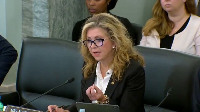 Blackburn Questions Facebook Whistleblower On Their Targeting Of Underaged Users смотреть онлайн