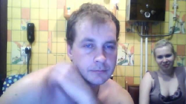 парень с девушкой на кухне смотреть онлайн