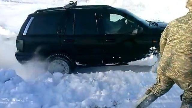 Jeep Grand Cherokee 2.7 CRD утонул в снегу часть 2.mp4 смотреть онлайн
