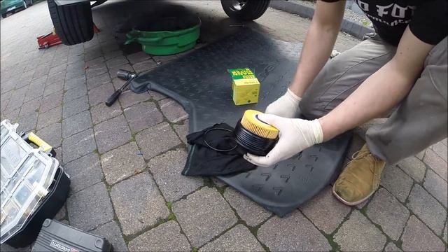 Jaguar X Type Diesel Engine Oil & Filter Repacement смотреть онлайн