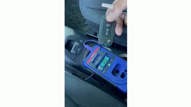 Jeep Renegade Chip Key Coding - How to Code a Jeep Renegade Transponder Key with a Special Machine смотреть онлайн