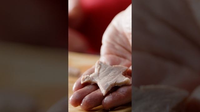 Салат романо с жареным окороком, фетой и зеленью смотреть онлайн