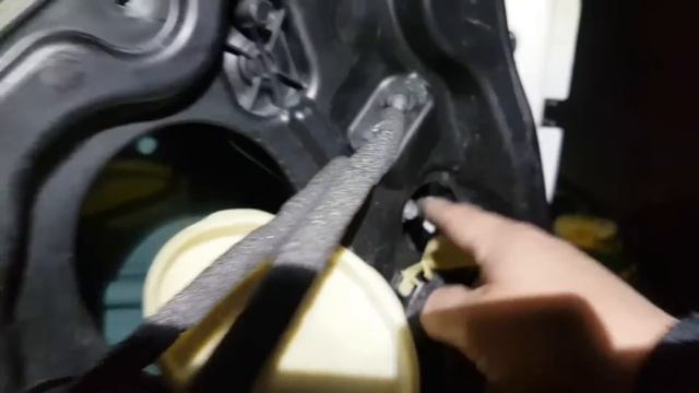 Jeep Cherokee KL driver door causing engine light on... Fault finding and nearly repair... смотреть онлайн