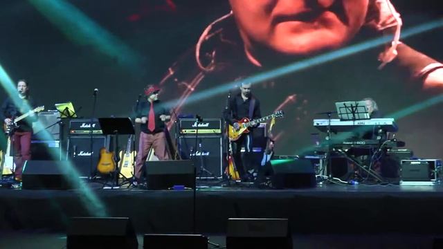Walking By Myself (COVER VERSION) Вежливые Перцы смотреть онлайн