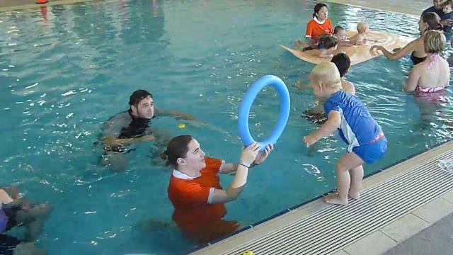 Water Baby Louis Leeson Diving - 2 years 3 months.MOV смотреть онлайн