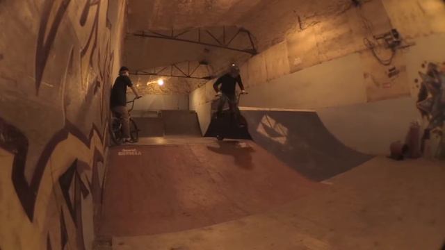 трюки на Bmx, самокатер Саша Голышев, ангар 20161107