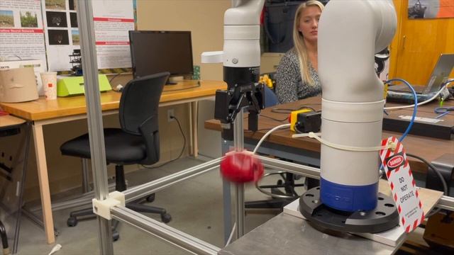 NNU builds harvesting robot смотреть онлайн