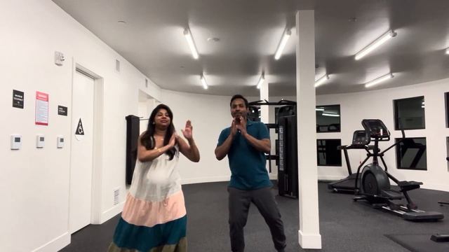 Maan Meri Jaan dancing @40 weeks Pregnant | couple dance | Indian in USA | California | смотреть онлайн