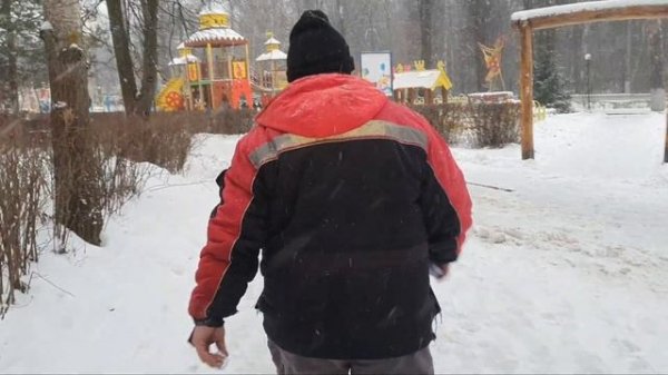 Незаконная реклама на фасадах многоквартирных домов.