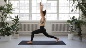 Kraftvoller Yoga Vinyasa Flow _ dynamisch und geschmeidig fließen _ 25 Min. Yoga Workout Mittelstufe