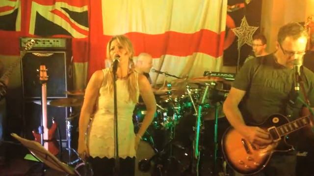 The Mighty Fly - The Chain (Fleetwood Mac Cover) смотреть онлайн