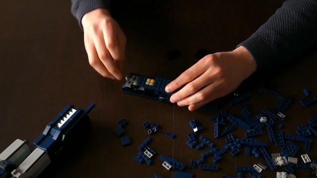 LEGO 10302 Icons Optimus Prime Speed Build 2/3 смотреть онлайн